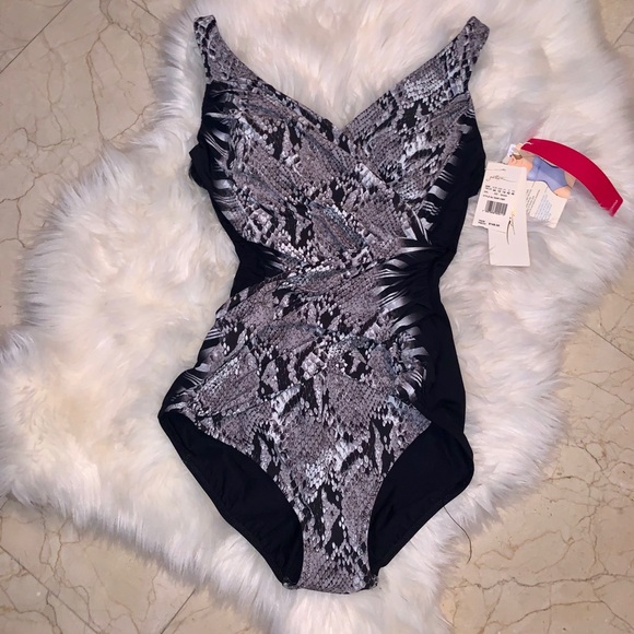 Gottex Other - ⭐️GOTTEX Snake print Black Countoured Swimsuit